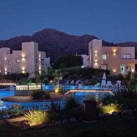 Apart Hotel Los alazanes, hotel in Capilla del Monte