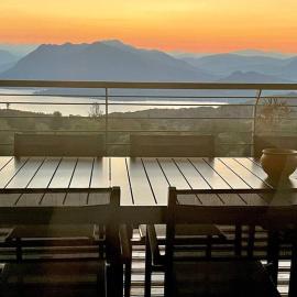Lakeview Apartment Lago Maggiore, hotel em Gignese