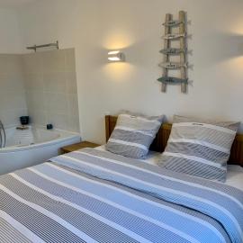 LA BADINE Appartement 5 personnes avec balnéo et clim, Hotel in Hyères