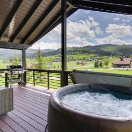 Stunning Gallatin Gateway Mountain Retreat!, hotel in Gallatin Gateway