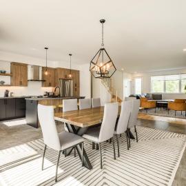 Le Memph Hirondelle spacious comfortable condo cottage eco responsible 3 bedrooms - hot tub & pool Memphrémagog Lake, hotel in Magog-Orford