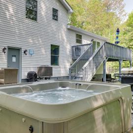 2 Game Rooms! Family Poconos Home 9 Mi to Slopes