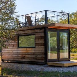 New The Saguaro-Tiny Shipping Container Home, hotel in Fredericksburg