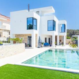 Bay Diamond Villa with heated pool and sauna