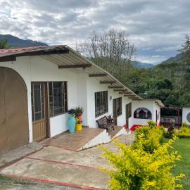 Cabaña Campestre Miraluna, готель у місті Чоачі