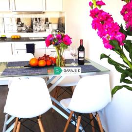 Beachfront modern and spacious apartment, hotel di Torrevieja