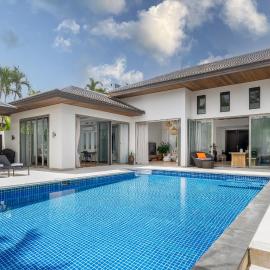 Saparot Tropical Private Pool Villa with Jacuzzi, walk to Bang Tao Beach