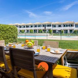 #146 Summer House Pool & Balcony, Hotel in Ferreiras