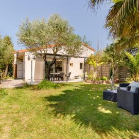 Holiday Home Les Oliviers by Interhome, hotel in Talmont