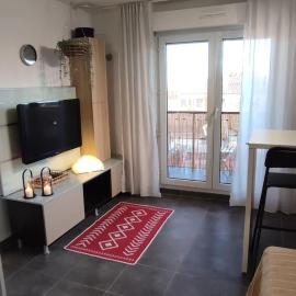 CADUCÉE Studio climatisé balcon ensoleillé parking proche Montpellier, hotel a Grabels