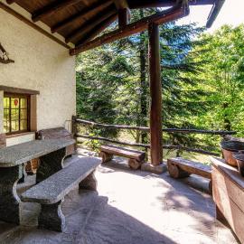 Casa al Fiume by Quokka 360 - Riverside House in the Verzasca Valley, hotel Lavertezzóban