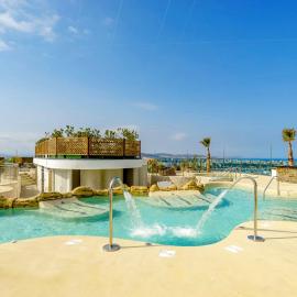 Seaside Serenity Oasis - High floor - Stunning Views, hotel in Gibraltar