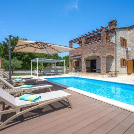 Paradis Villa Stone Queen with Heated Pool, hotel v destinaci Butkovići