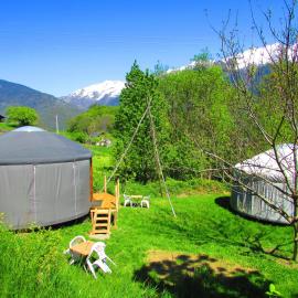 Maurienne Outdoor - Nuit insolite en Yourte en Savoie, hotell i Saint-Georges-des-Hurtières