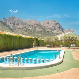 Velo Villa w/ A/C, free Wi-Fi & Pool near Benidorm