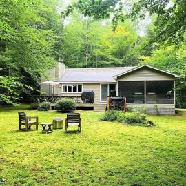 The Monk's Cottage-White Mountains, Pet Friendly, hotel i Woodstock