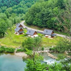 Resort Stari Malni, Osilnica - vacation houses Stari Malni, hotelli kohteessa Osilnica
