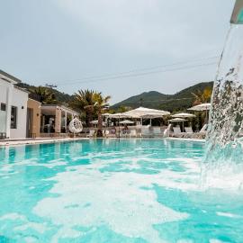 Pachis Escape Suites, hotel u gradu Pahis