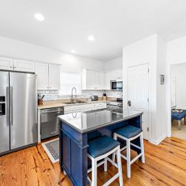 Newly Renovated Beach House steps to pool, Beach Access