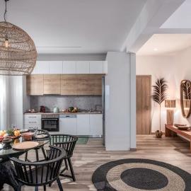 Khroma Luxury Suite 3- Beach front apartment