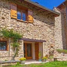Gîte les Tilleuls, hotel v mestu Arlanc