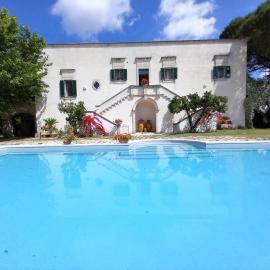 MASSERIA INCANTAMENTO Suite Bouganville, hotel em Latiano