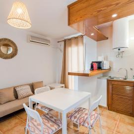 Apartamentos Mayans, hotel in San Ferrán de ses Roques
