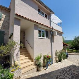 Apartment Marino, hotel in Čižići