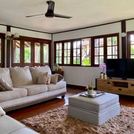 Private Tropical 3 Bedroom Villa - Nongsa Village Batam – hotel w mieście Telukmataikan