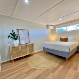 Walk to beach - 3bed House - Pet & kid friendly, hotel a Buddina