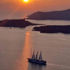 Santa Rinoula Suites Ocean Caldera Sunset Views, Hotel in Megalochori