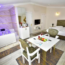 LOCA Suit LİFE AİRPORT HOTEL, hotell İstanbulis