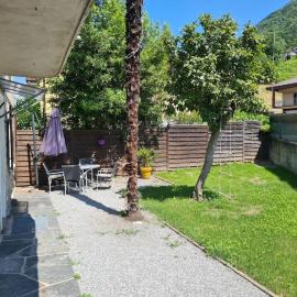 Gartenwohnung im Zentrum von Vira/Gamborogno, מלון בוירה