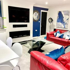 The Lodge Annex - immaculate coastal property、Oystermouthのホテル