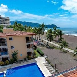 BEACHFRONT Condo Bahia Encantada L1 Jaco Beach، فندق في جاكو