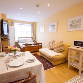 London VEGETARIAN Smoke & Pet Free En-suite with EV parking, hotel a Stone Grove