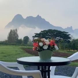 ไร่วิวทิวเขา ลานกางเต็นท์ ฟาร์มสเตย์, hotel in Ban Nong Tum
