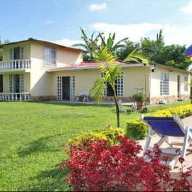 Casa de campo los anturios, hotel in La Tebaida