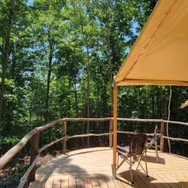 Private place for rest in the forest Tent 1 Forrest Cump, hotel in Lenoir