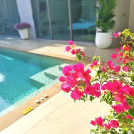 Villa Mimosa 1, Luxury 4BR with Private Pool/Rawai, hotelli Phuket Townissa