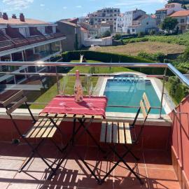Ático con terraza, piscina y gimnasio