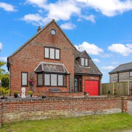 House - Sleeps 6 & Free Parking Pets