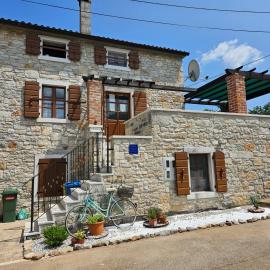 Apartment Paulina in a Stone House