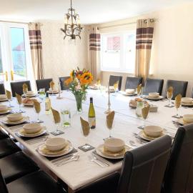 Manor Farm Holiday Cottages, hotel in Reighton