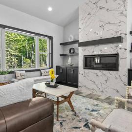 New, charming custom home, hotel in Sturgeon Bay