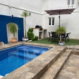 Traditional Village House with Private Pool in Villanueva de San Juan, hotel v destinácii Villanueva de San Juan
