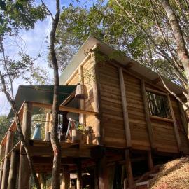 Reserva Jacarandá Cabanas, hotel u gradu Aiuruoca
