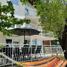 Villa MAXIMILIYAN, hotel u Albeni