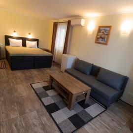 Taverna & Rooms, hotel u Sutivanu