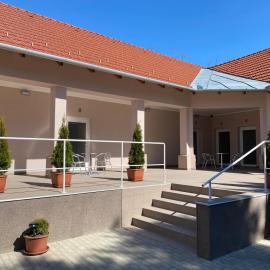 Dóra Vendégház, khách sạn ở Csongrád